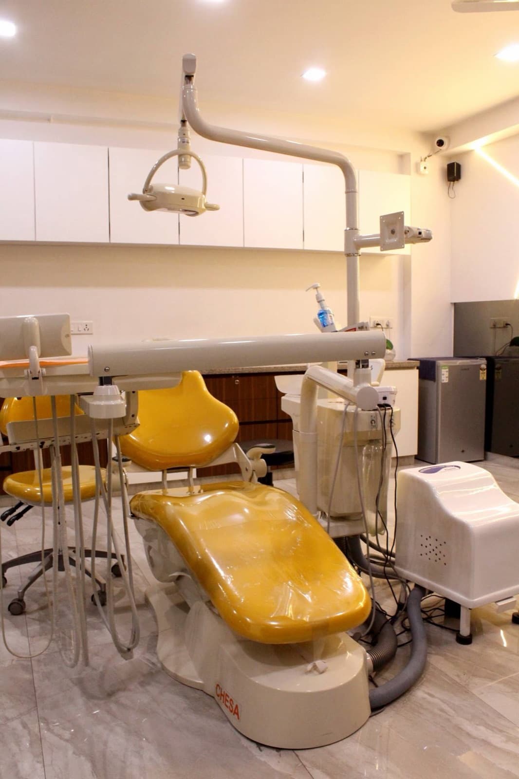 Dental treatment chair and equipment